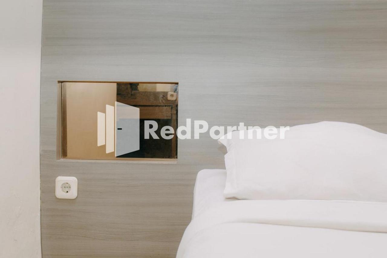 We Stay Residence Redpartner Сурабая Экстерьер фото
